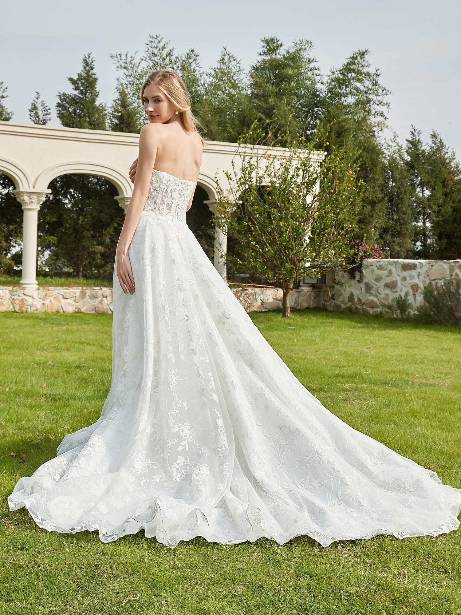 Sweetheart Neckline Lace Appliqued A-Line Wedding Dress Ivory Bridal Gowns Dresses