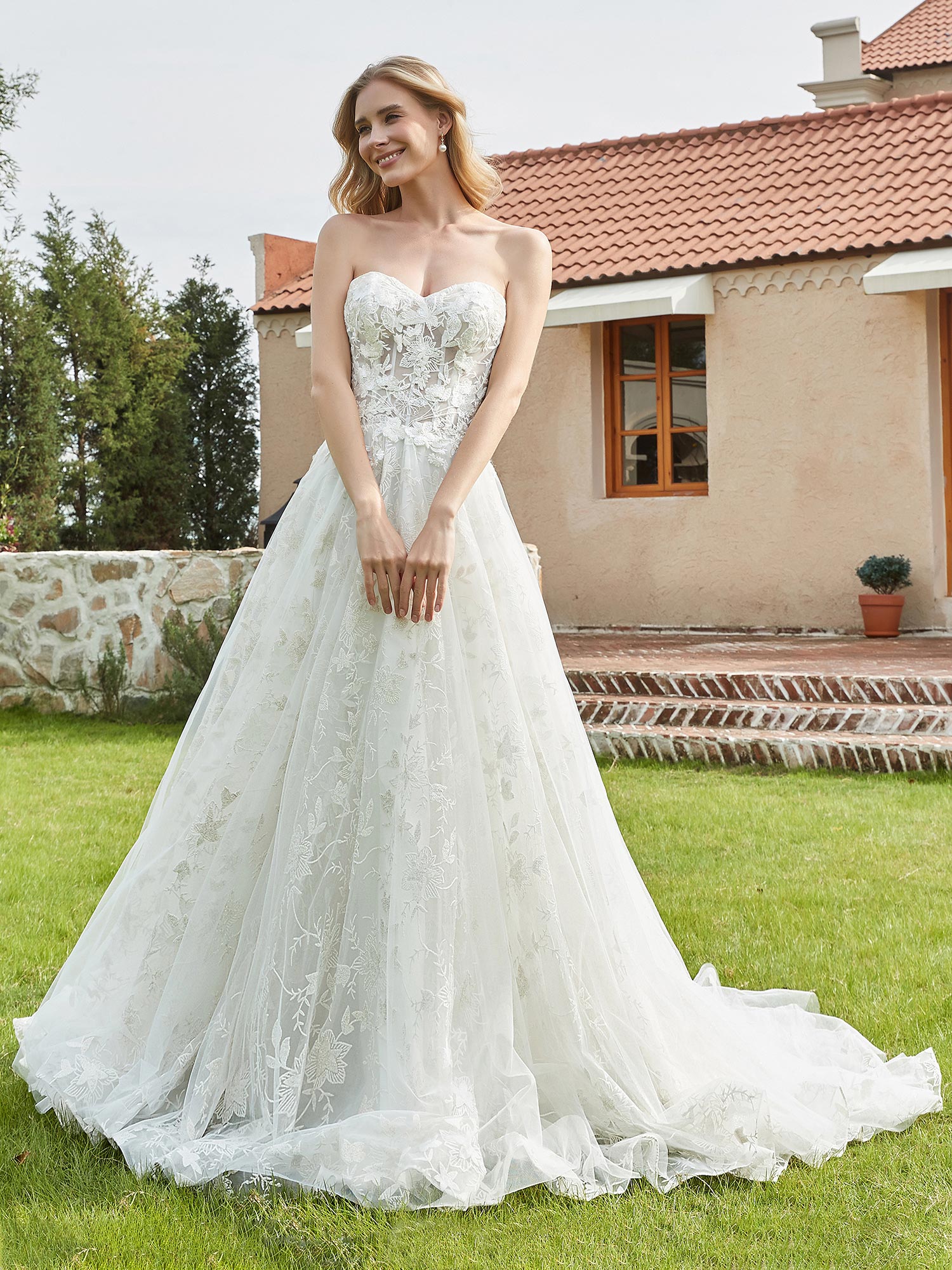 Sweetheart Neckline Lace Appliqued A-Line Wedding Dress Ivory Bridal Gowns Dresses