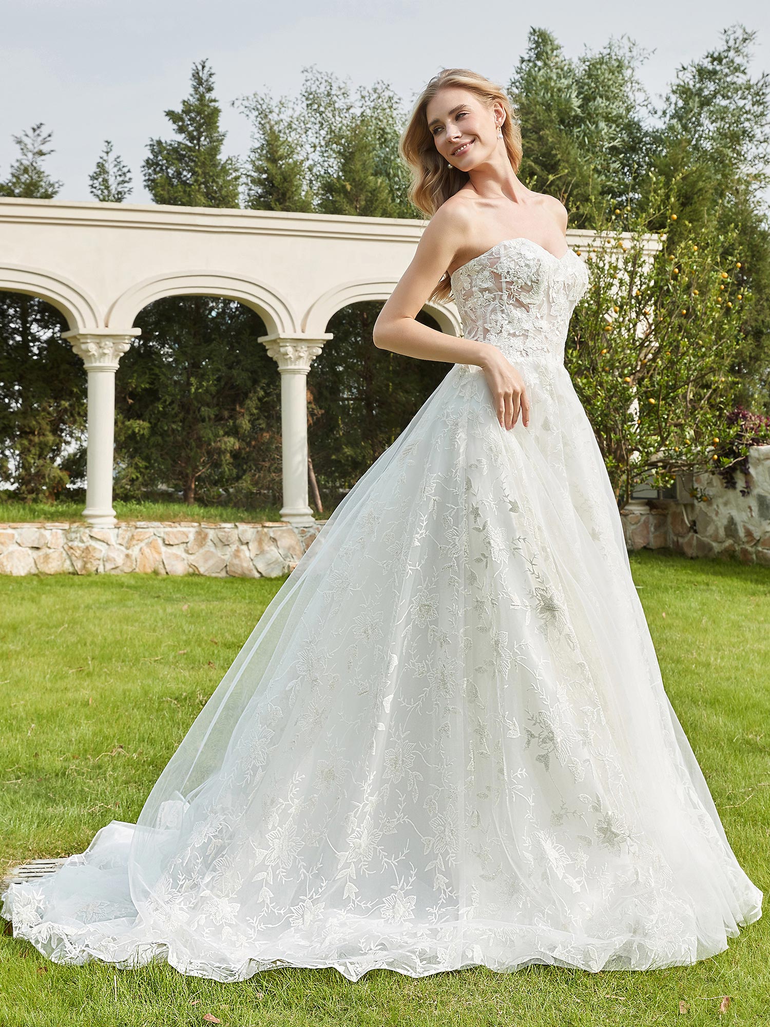 Sweetheart Neckline Lace Appliqued A-Line Wedding Dress Ivory Bridal Gowns Dresses