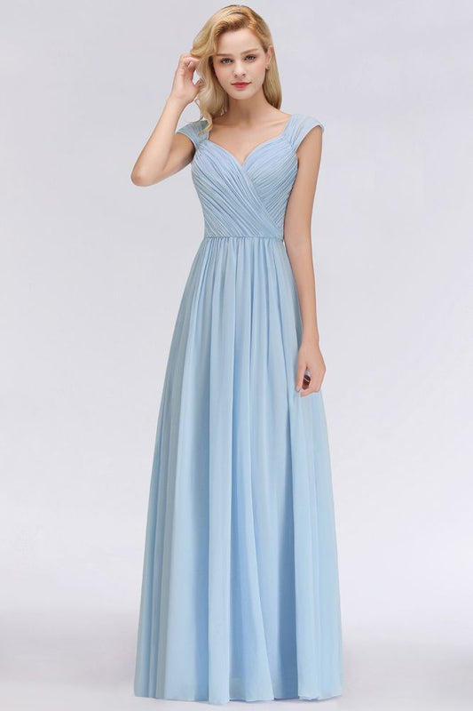 Vestido de dama de honor moderno de gasa con escote en V, largo y vuelo en azul cielo.