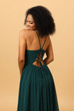 Vestido de dama de honor verde de gasa con tirantes finos y abertura. Vestidos de noche formales.