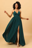 Vestido de dama de honor verde de gasa con tirantes finos y abertura. Vestidos de noche formales.