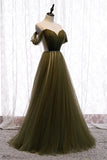 Staubiges grünes schulterfreies, plissiertes Maxi-Abendkleid mit Perlenschärpe 