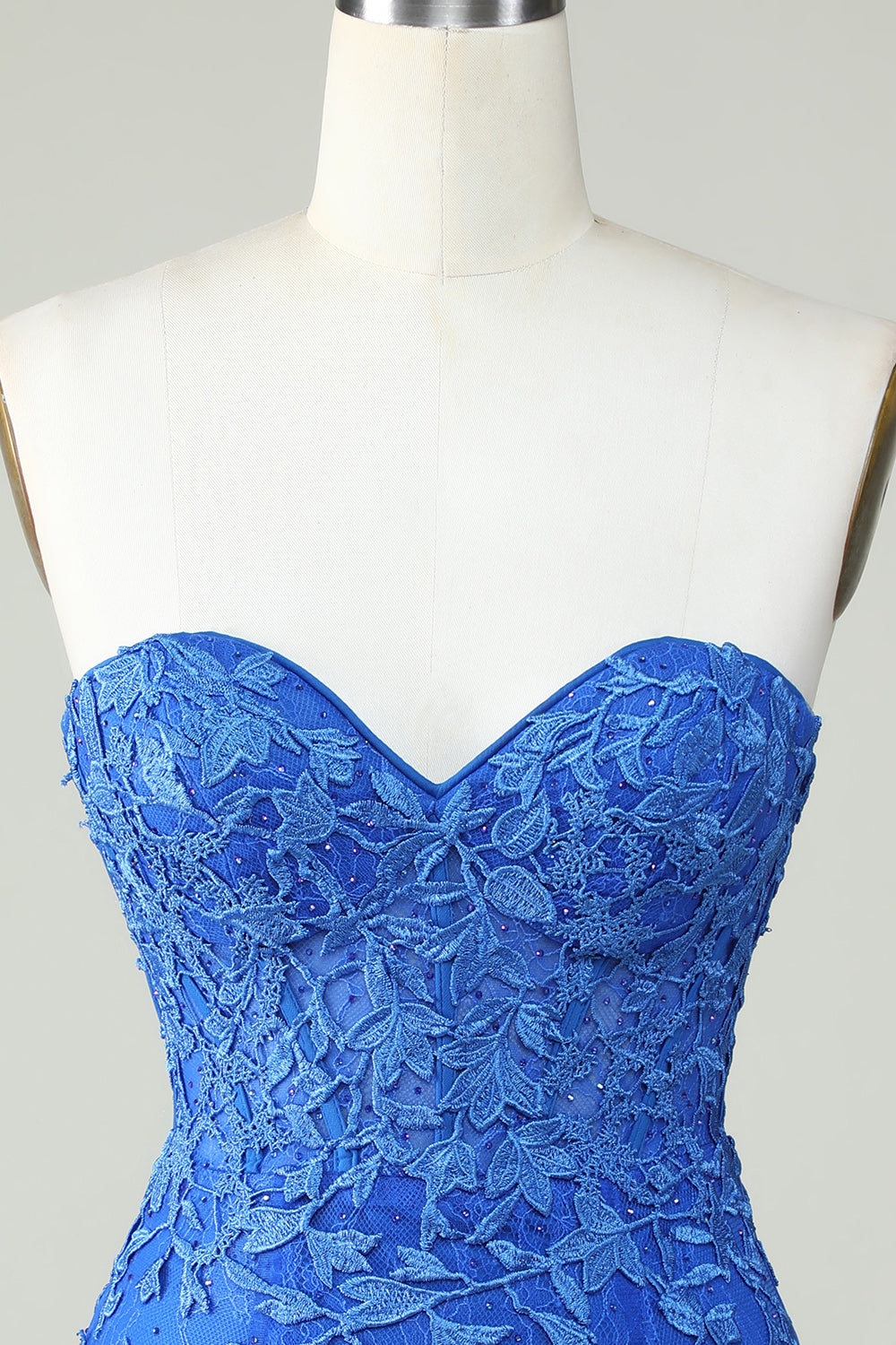 Königsblaues trägerloses, enges Homecoming-Kleid mit Applikationen