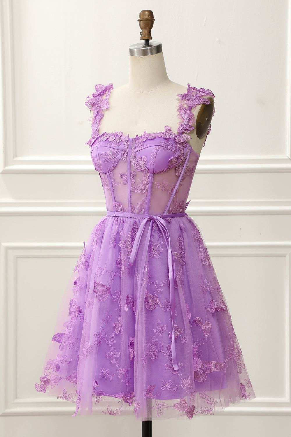 Lila A-Linien-Korsett-Homecoming-Kleid mit Schmetterlingen