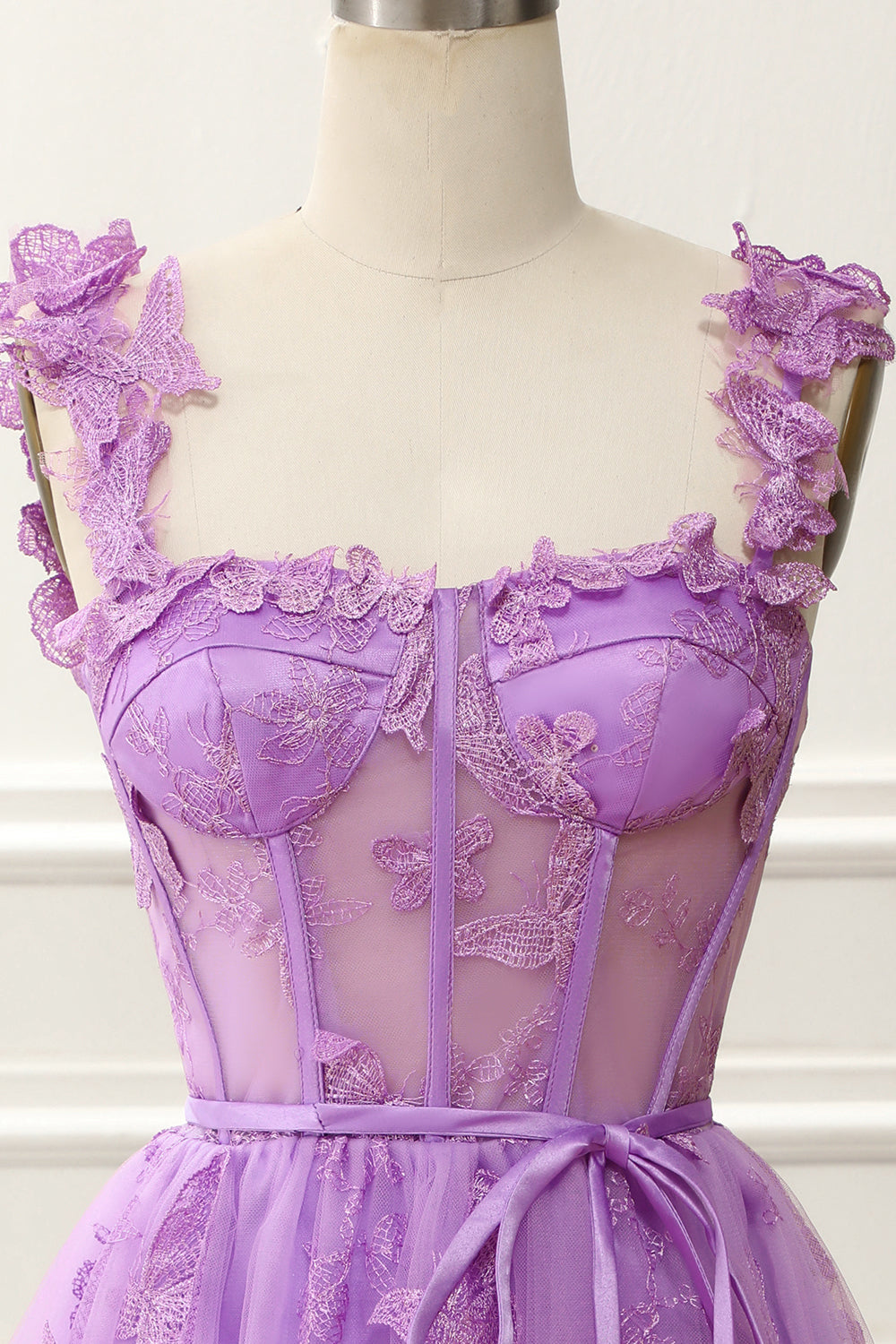 Lila A-Linien-Korsett-Homecoming-Kleid mit Schmetterlingen