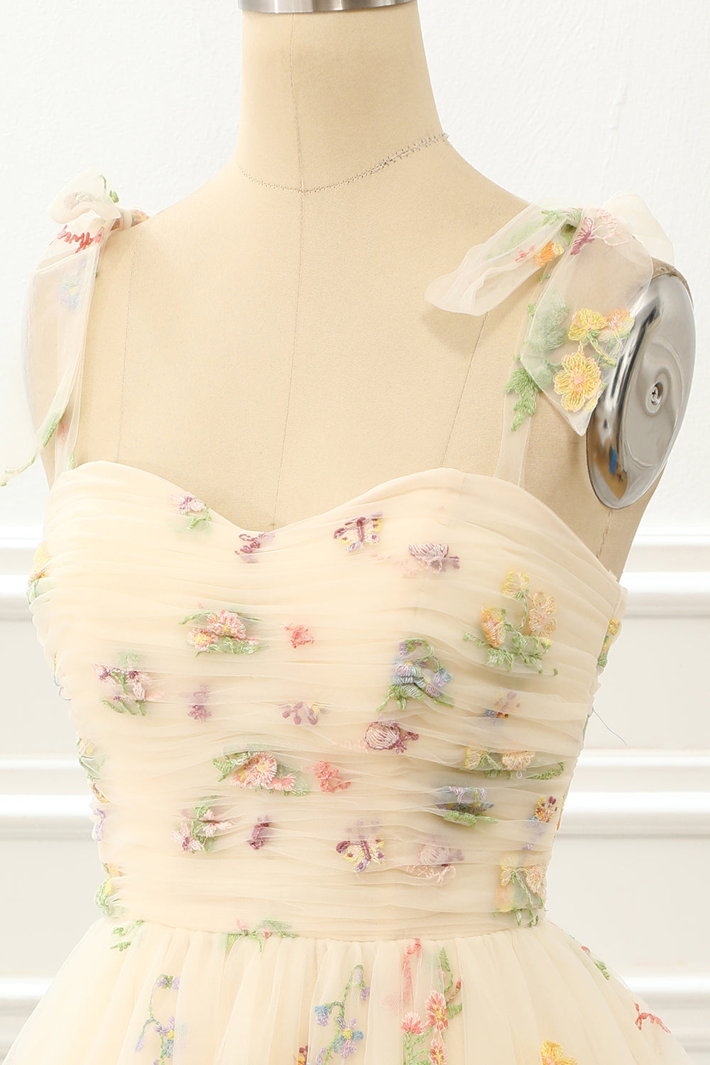 Champagnerfarbenes kurzes Ballkleid aus Tüll mit Stickerei, Homecoming-Party, Cocktailkleider