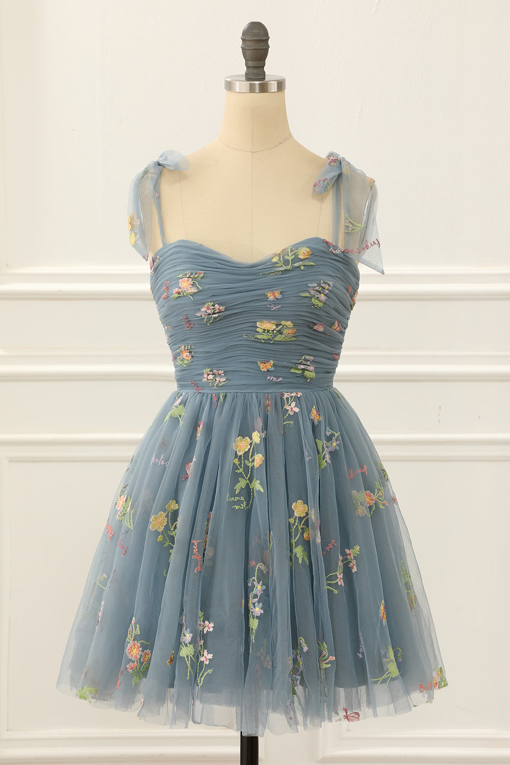 Graublaues kurzes A-Linien-Ballkleid aus Tüll mit bestickten Homecoming-Party-Cocktailkleidern