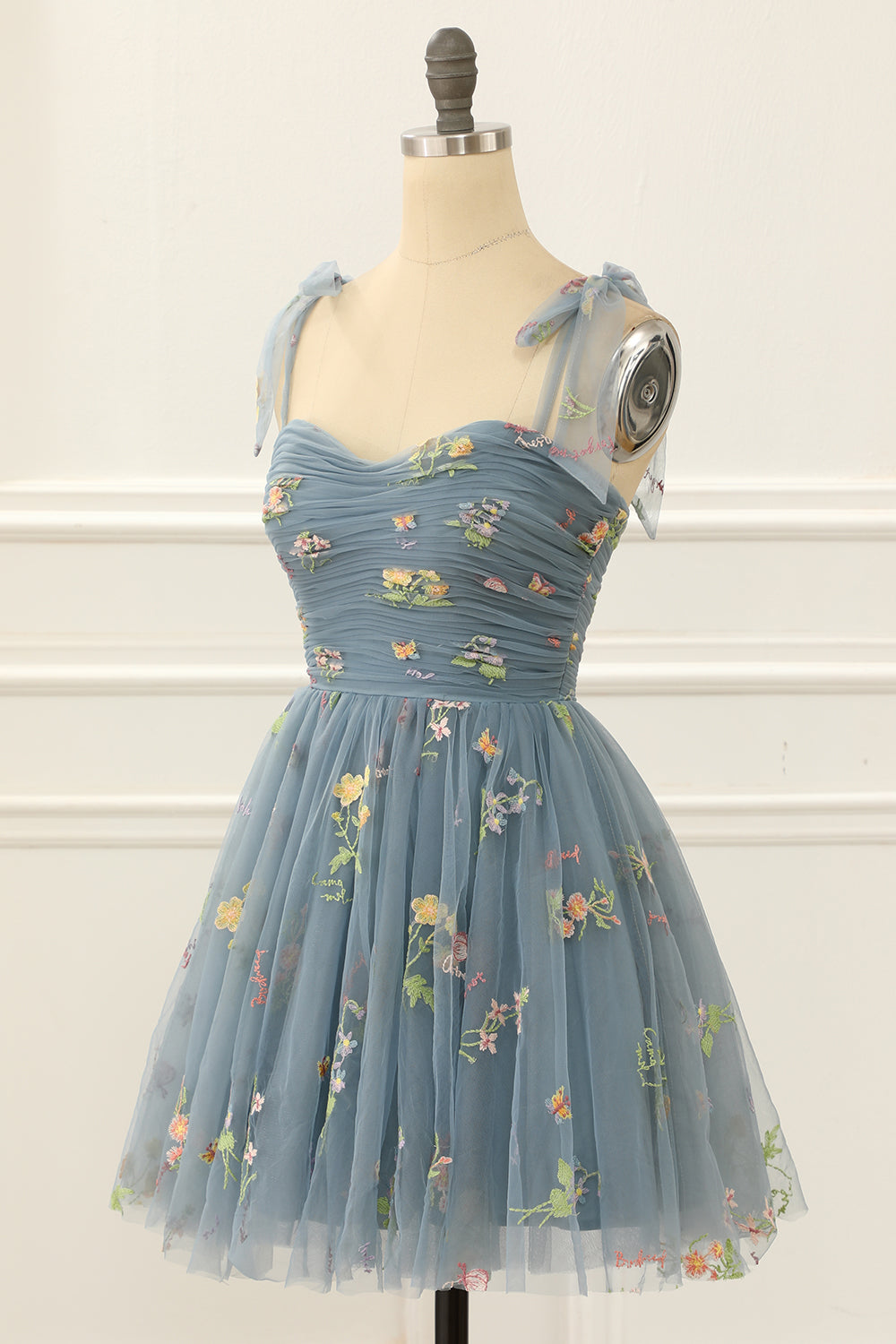 Graublaues kurzes A-Linien-Ballkleid aus Tüll mit bestickten Homecoming-Party-Cocktailkleidern