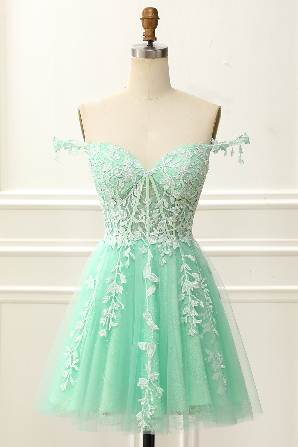Süßes Homecoming-Kleid mit schulterfreiem Korsett und Applikationen