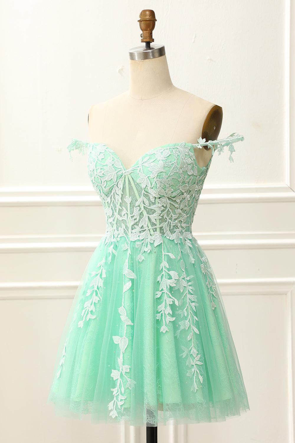 Süßes Homecoming-Kleid mit schulterfreiem Korsett und Applikationen