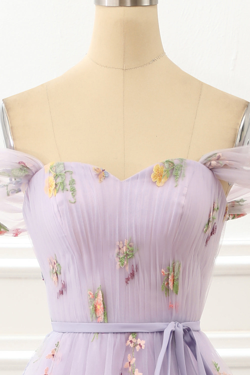 A-Linien-Tüll-Ballkleid mit schulterfreiem Lavendel und bestickten Abendkleidern