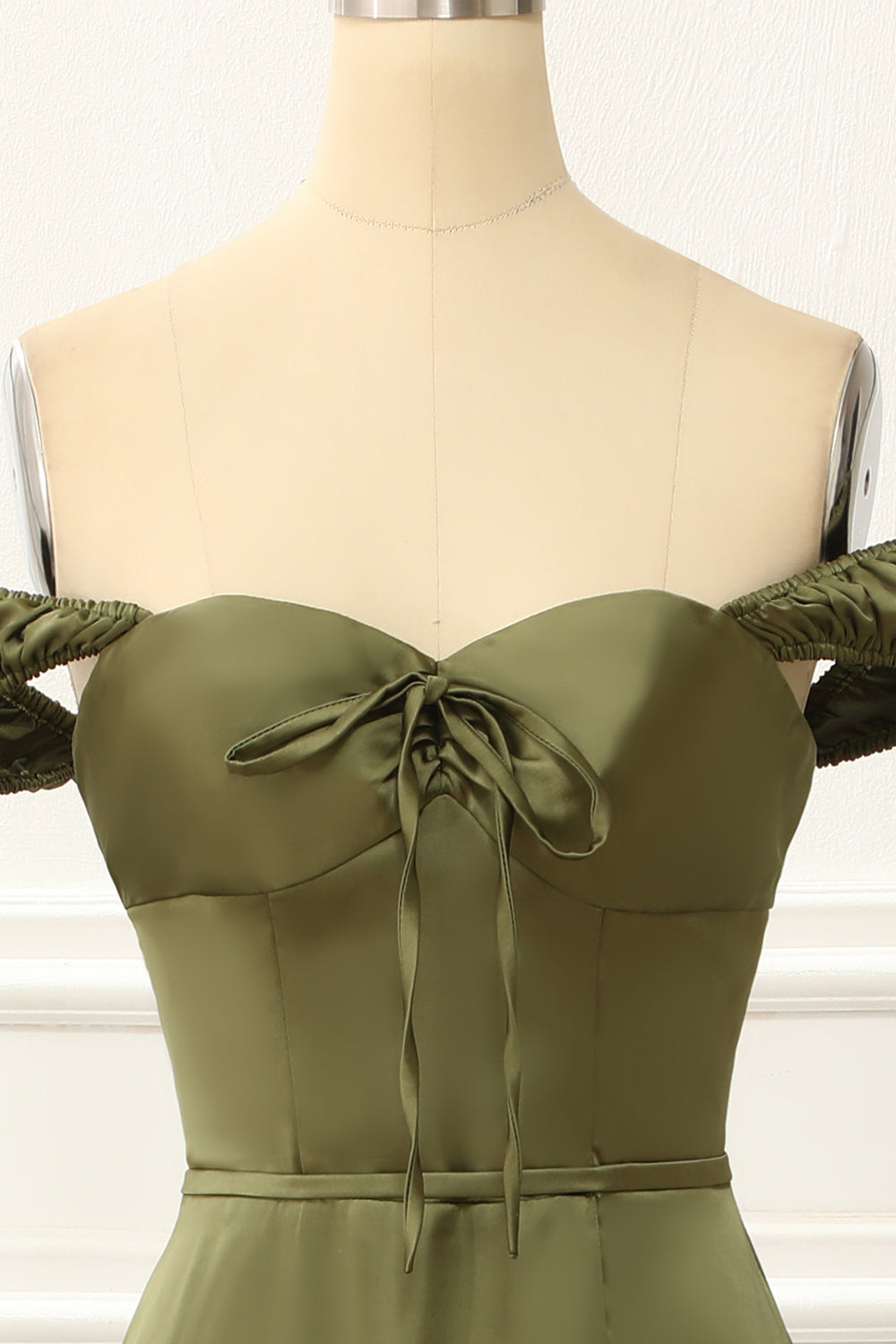 Grünes schulterfreies Satin-Abschlussballkleid, einfaches Abendkleid