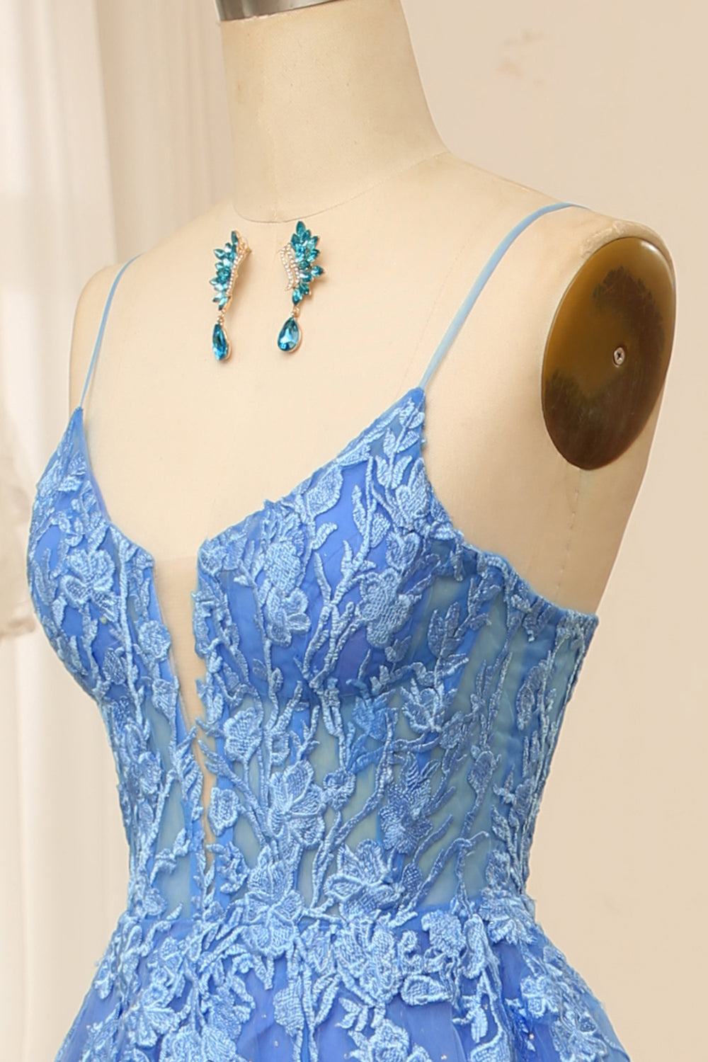 Blaues A-Linie Spaghettiträger Tüll Langes Ballkleid mit Perlenapplikationen Formelle Abendkleider