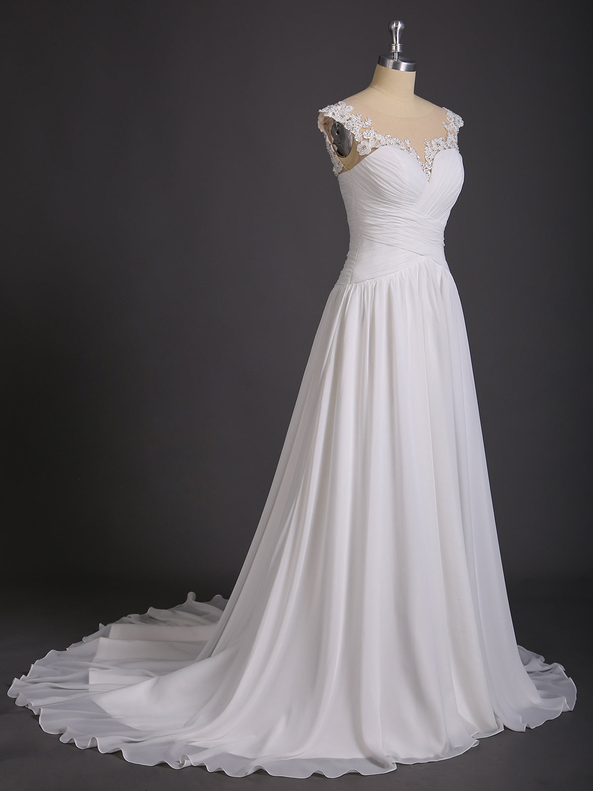 Chiffonkleid mit Spitzenapplikationen für die Braut – Elfenbeinfarbene Brautkleider