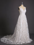 Brautkleid aus Spitze mit Schlitz und tiefem Rückenausschnitt – Elfenbeinfarben
